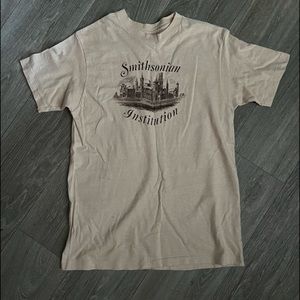 Vintage 1980s Smithsonian Institution t shirt